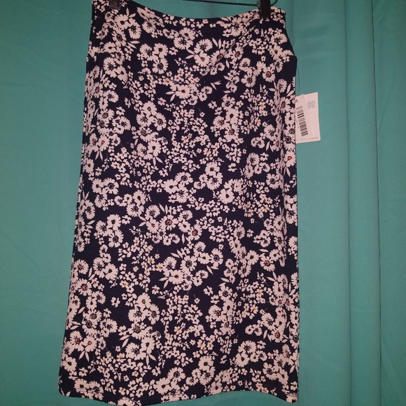 Lula Roe Cassie Skirt - Picture 1 of 6